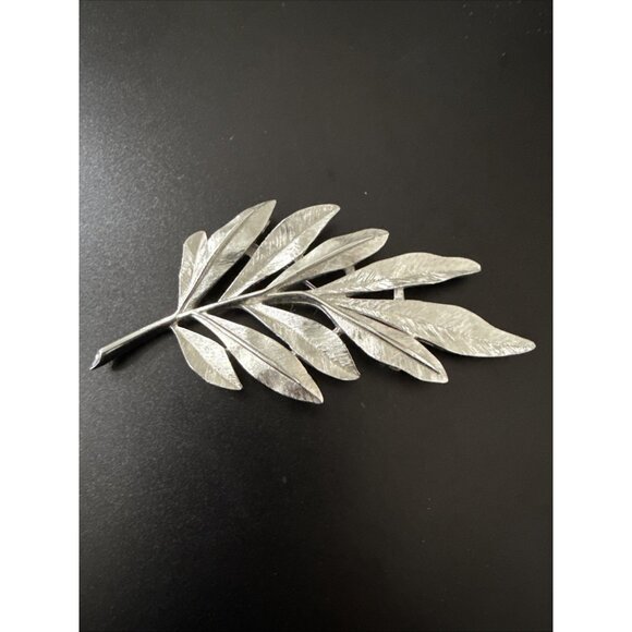 Vintage Signed CROWN TRIFARI Large Brushed Silver Tone Leaf Brooch Pin - Picture 2 of 5